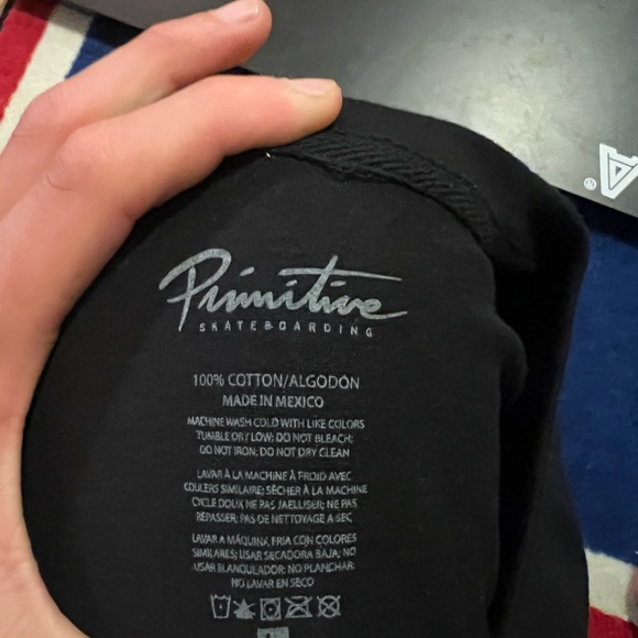 Simple black skull and rose design shirt - Picture 3 of 3